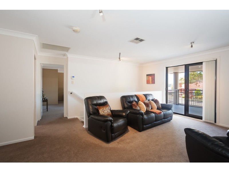 4 Exeter Street, Carey Bay NSW 2283