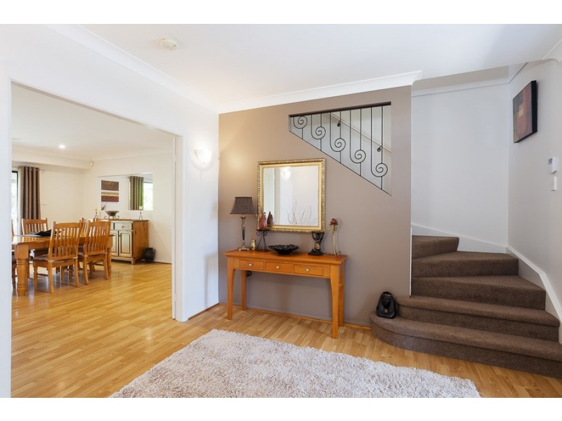 4 Exeter Street, Carey Bay NSW 2283