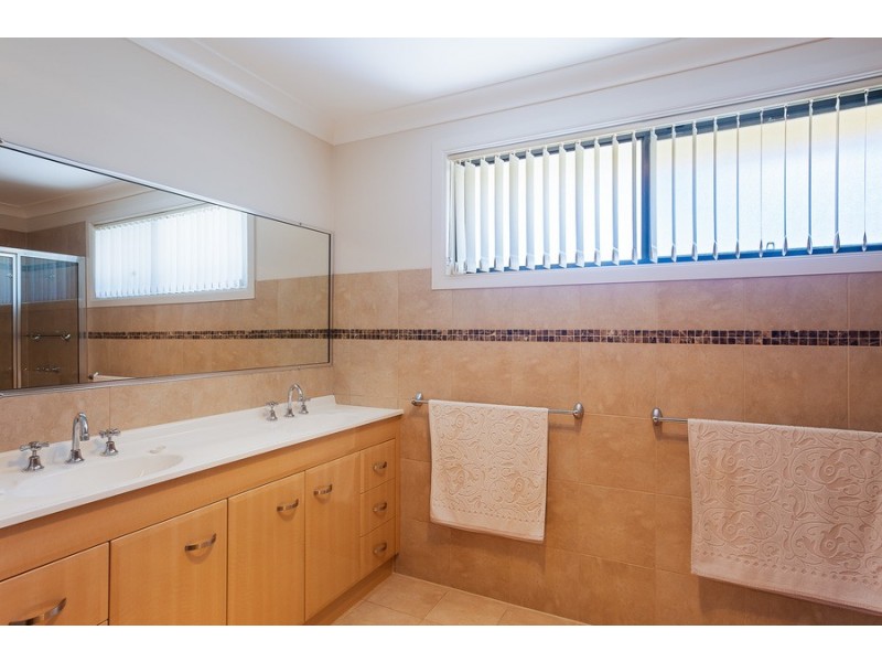 4 Exeter Street, Carey Bay NSW 2283