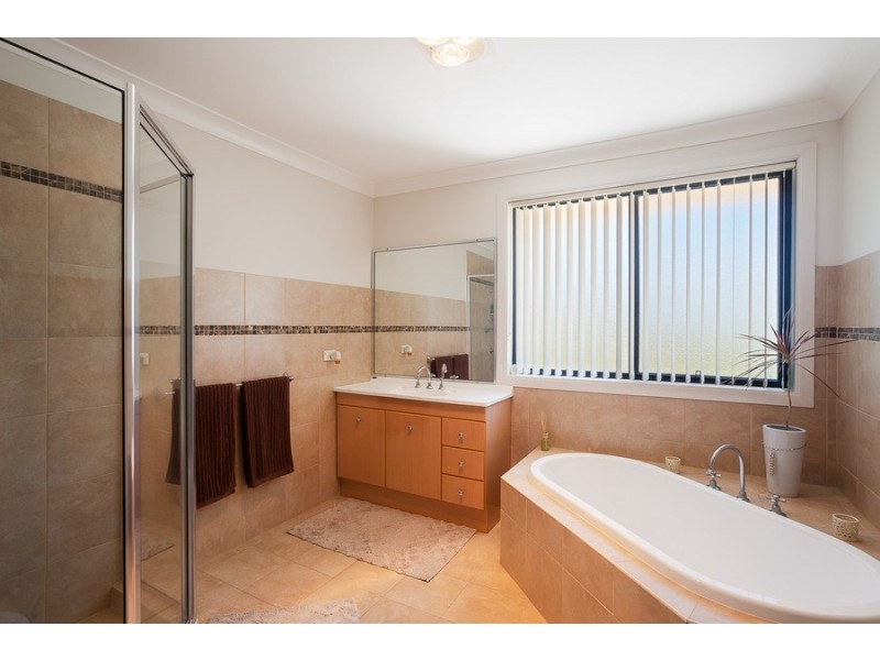 4 Exeter Street, Carey Bay NSW 2283