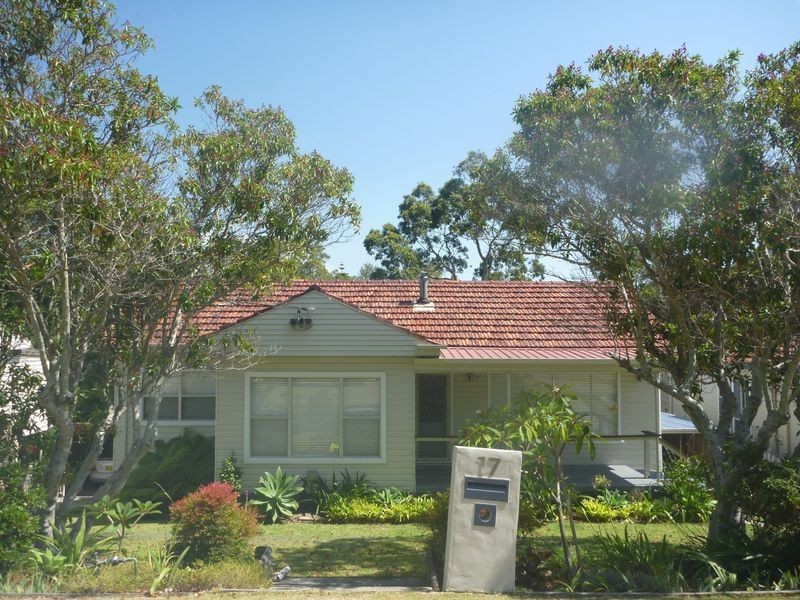 17 Hallvert Crescent, Charlestown NSW 2290