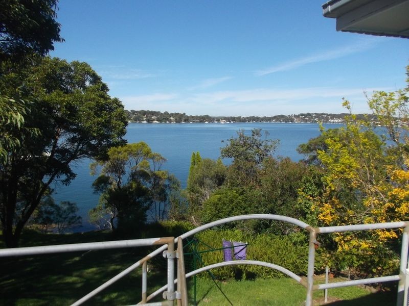 12 Sealand Road, Fishing Point NSW 2283