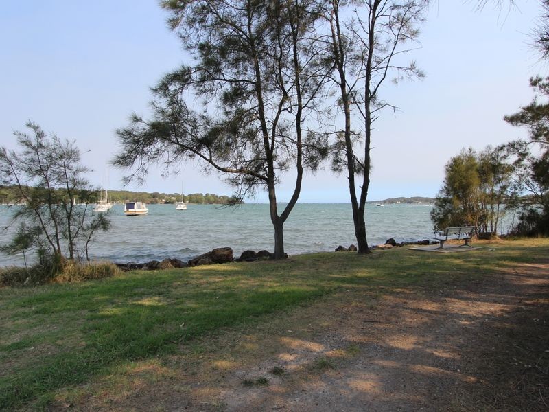 313 Main Road, Fennell Bay NSW 2283