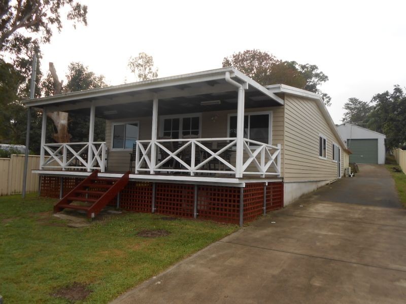 8 Brougham Avenue, Fennell Bay NSW 2283