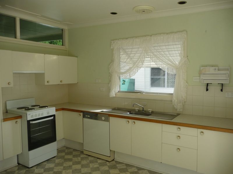 12 Elizabeth Street, Eleebana NSW 2282