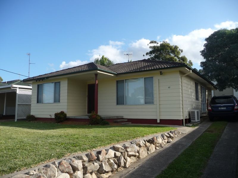 43 Fairfax Road, Warners Bay NSW 2282