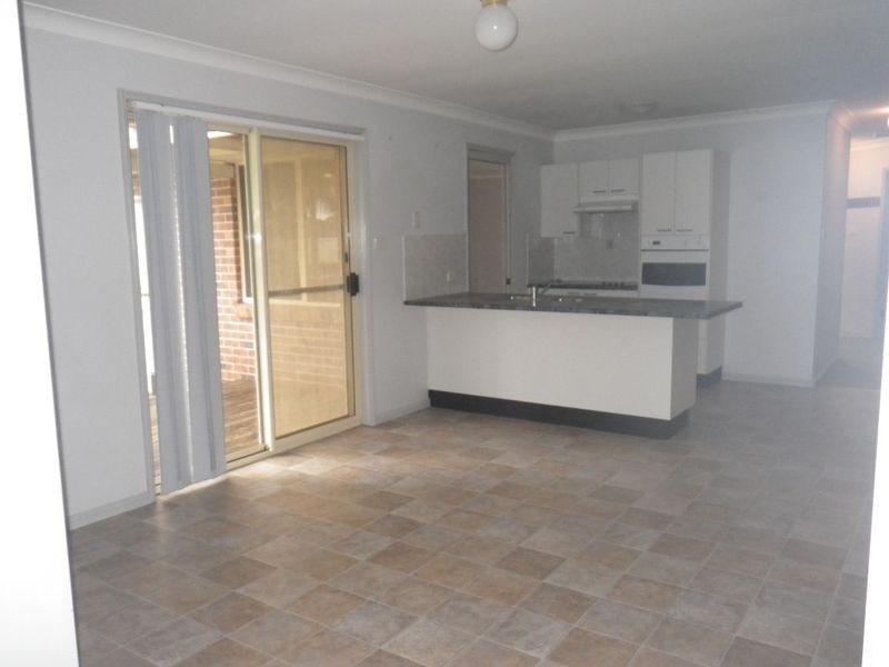 11 Canopus Close, Marmong Point NSW 2284