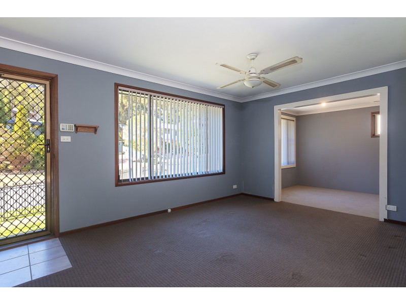 12 Southern Cross Drive, Woodrising NSW 2284