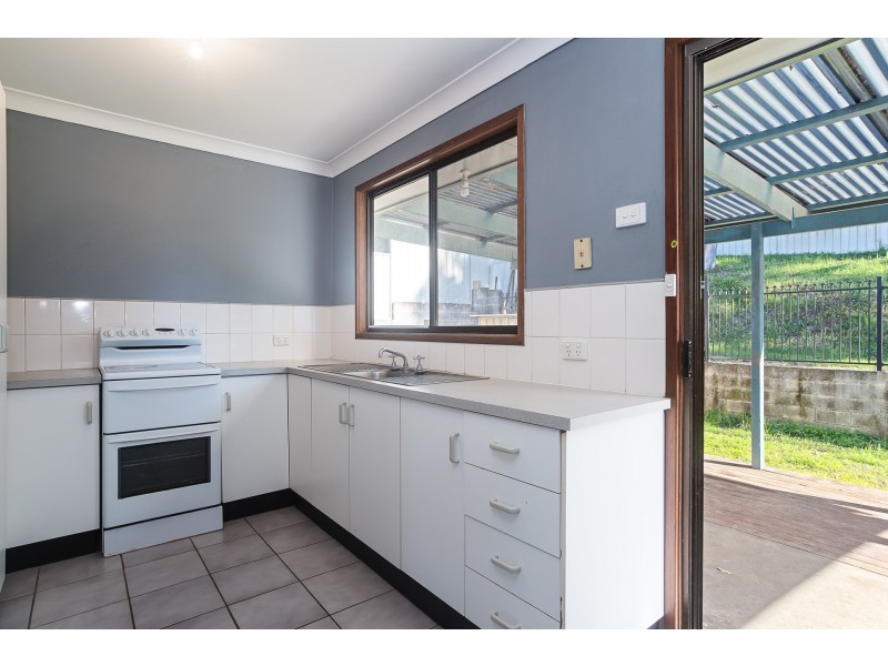 12 Southern Cross Drive, Woodrising NSW 2284