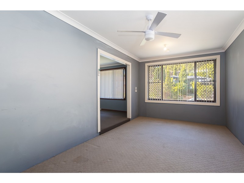 12 Southern Cross Drive, Woodrising NSW 2284