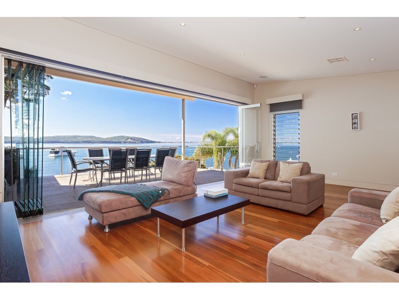 2/8 Skye Point Road, Coal Point NSW 2283