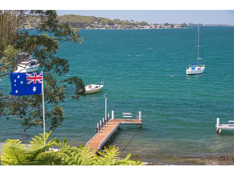 187 Fishing Point Road, Fishing Point NSW 2283