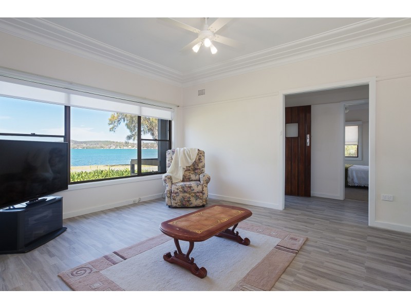 5 George Street, Marmong Point NSW 2284