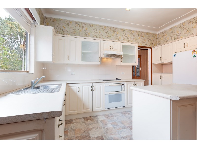 9 Hely Avenue, Fennell Bay NSW 2283