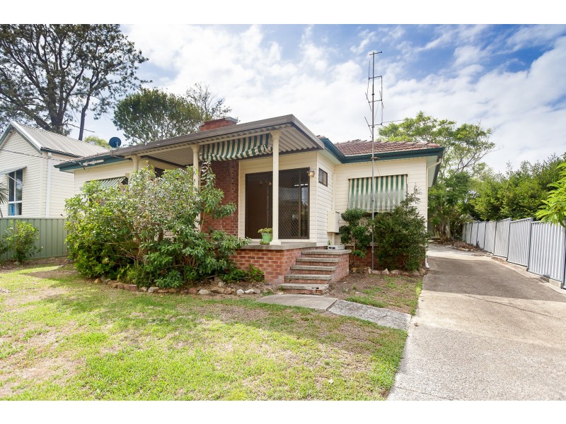 6 Lake Road, Fennell Bay NSW 2283