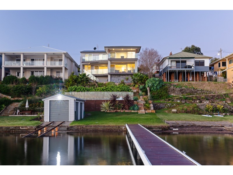 136 Sealand Road, Fishing Point NSW 2283