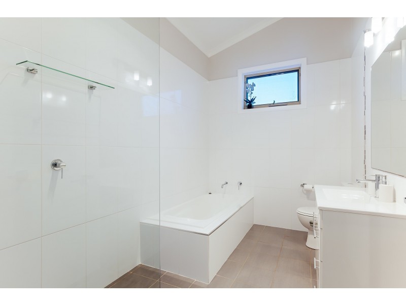 136 Sealand Road, Fishing Point NSW 2283