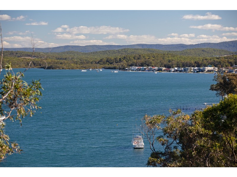 17 Coal Point Road, Coal Point NSW 2283