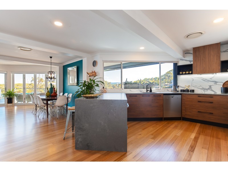 17 Coal Point Road, Coal Point NSW 2283