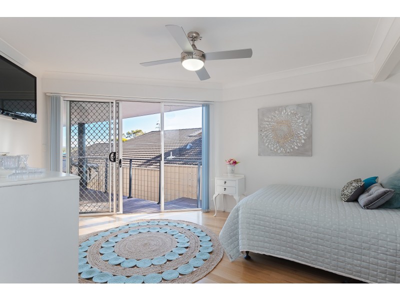 17 Coal Point Road, Coal Point NSW 2283