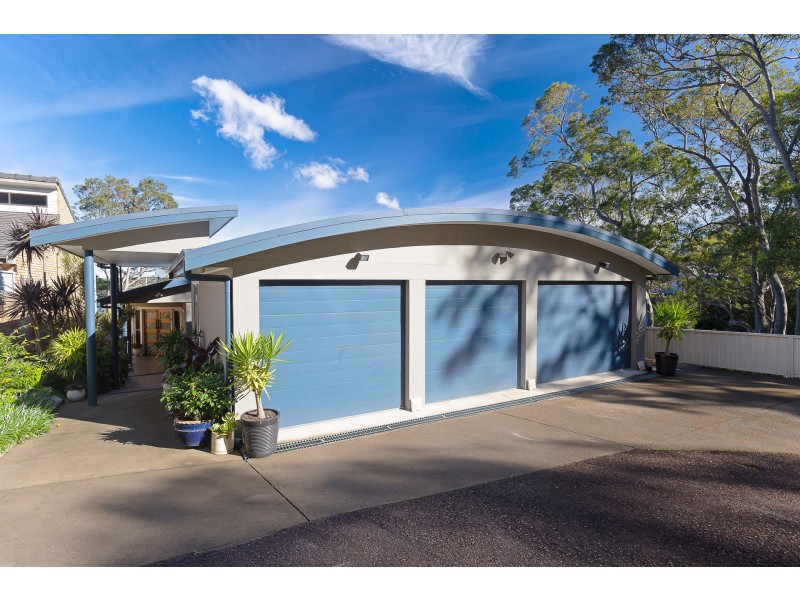 17 Coal Point Road, Coal Point NSW 2283