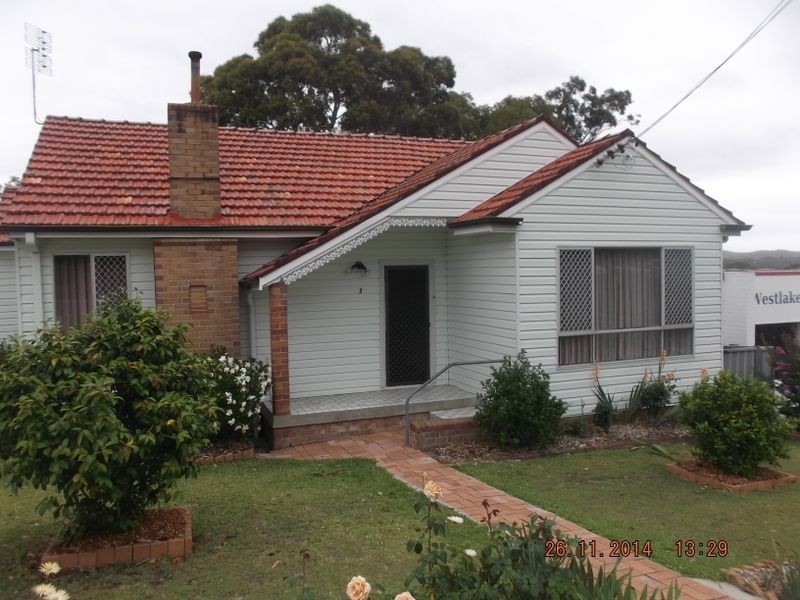 3 Bay Road, Fennell Bay NSW 2283