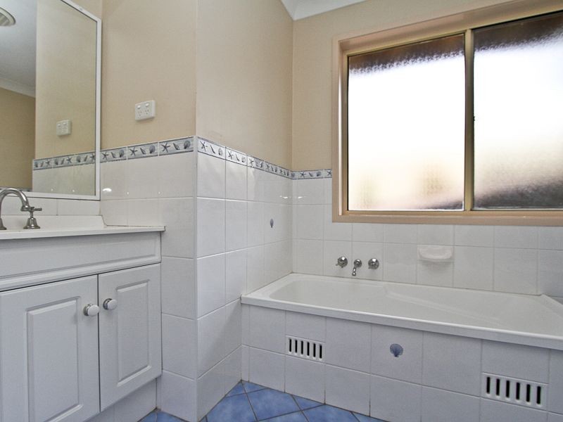10 Canopus Close, Marmong Point NSW 2284