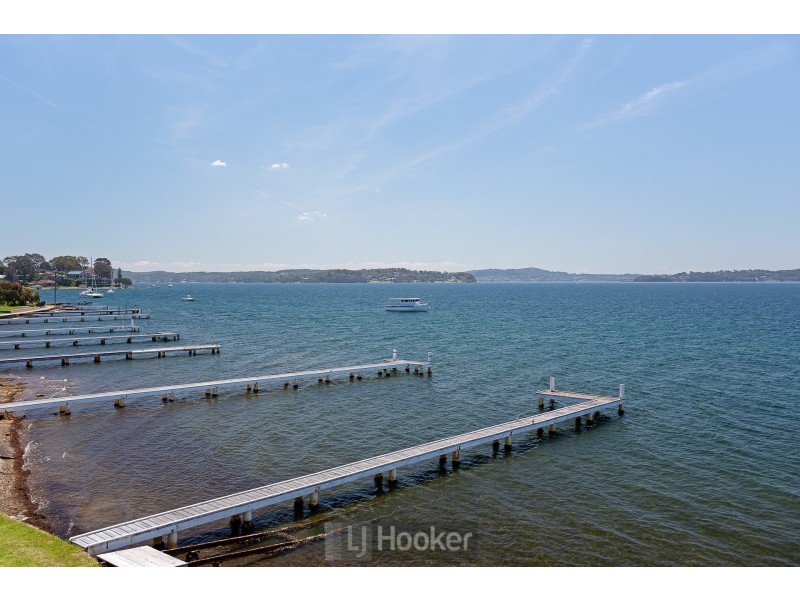 27 Excelsior Parade, Carey Bay NSW 2283