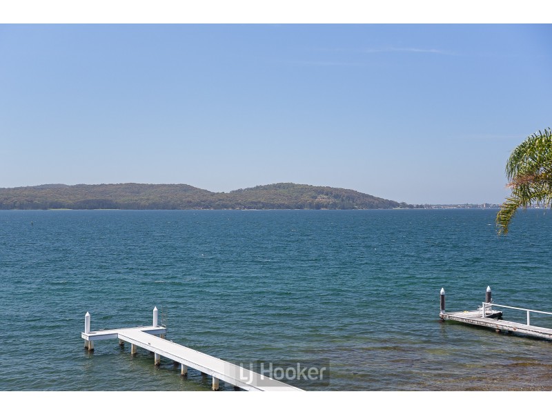 27 Excelsior Parade, Carey Bay NSW 2283