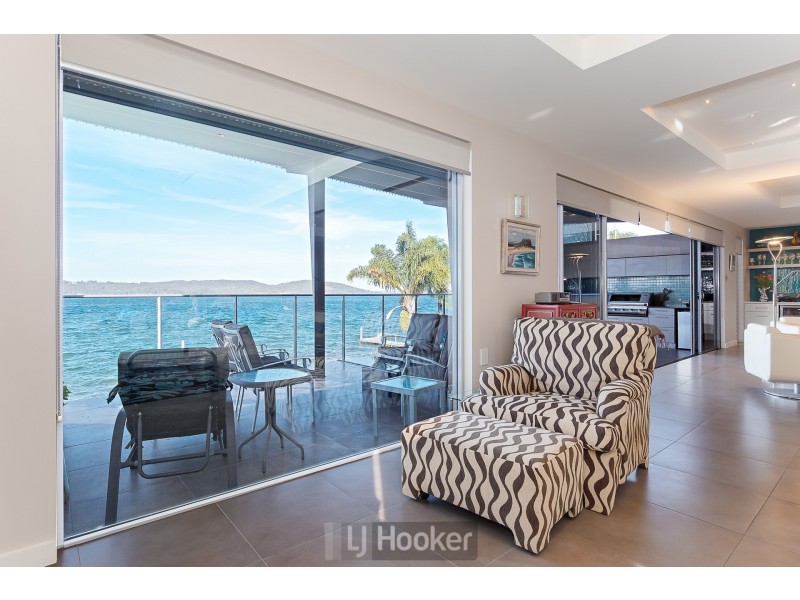 27 Excelsior Parade, Carey Bay NSW 2283