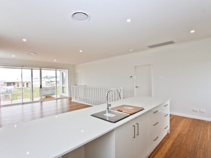 37 Seaside Circuit, Caves Beach NSW 2281