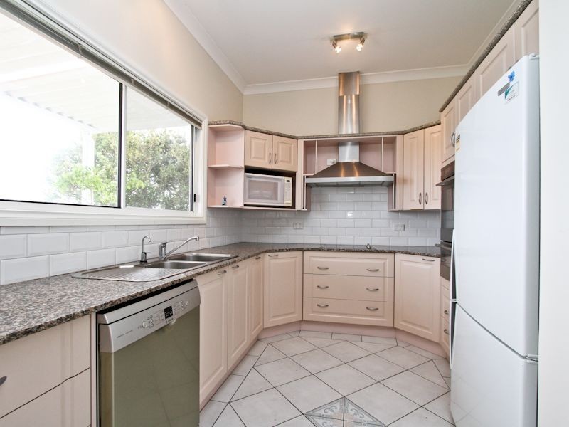 34 Edward Street, Fennell Bay NSW 2283