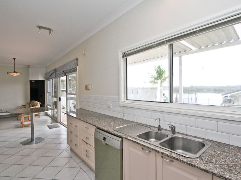 34 Edward Street, Fennell Bay NSW 2283