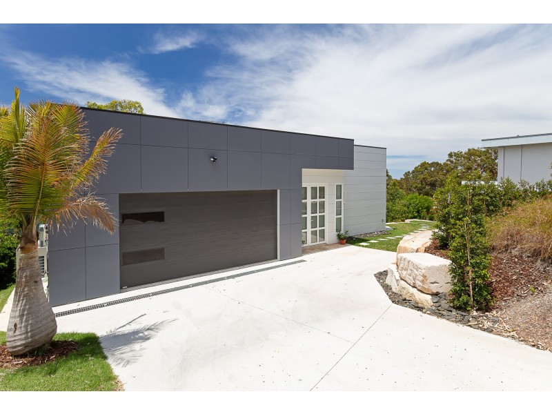 81 Sunlight Parade, Fishing Point NSW 2283