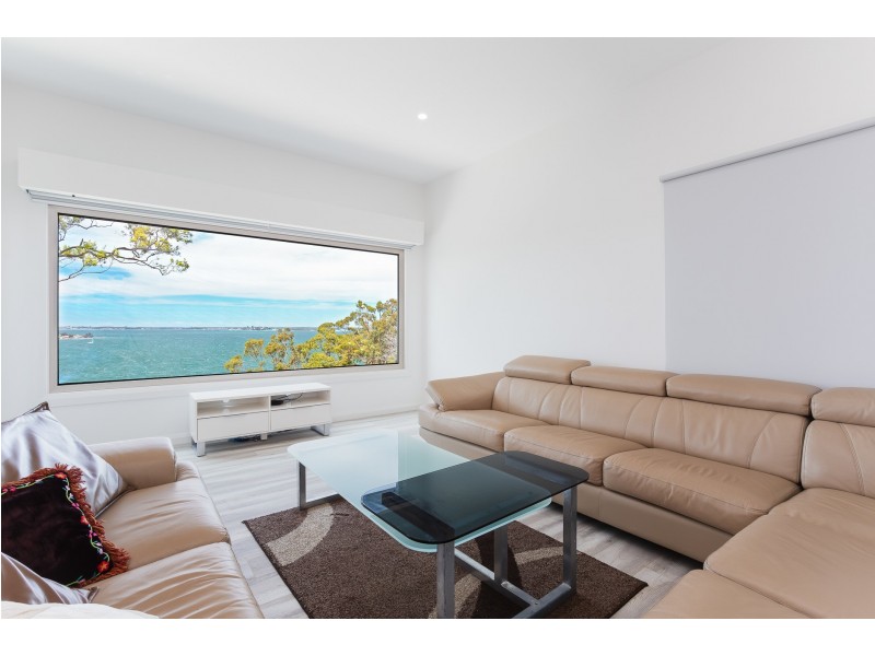 81 Sunlight Parade, Fishing Point NSW 2283