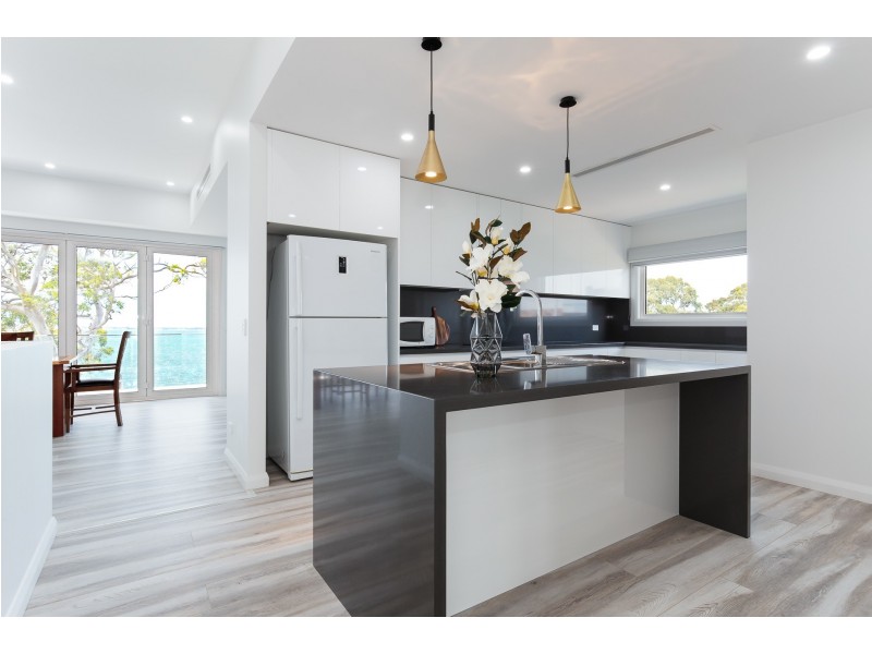 81 Sunlight Parade, Fishing Point NSW 2283