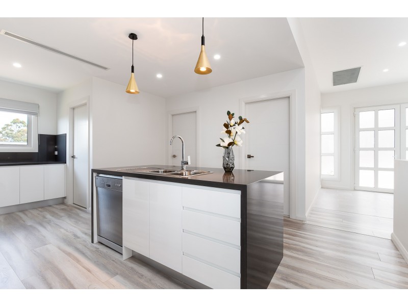 81 Sunlight Parade, Fishing Point NSW 2283