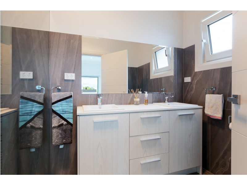 81 Sunlight Parade, Fishing Point NSW 2283