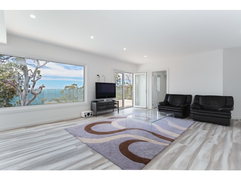 81 Sunlight Parade, Fishing Point NSW 2283