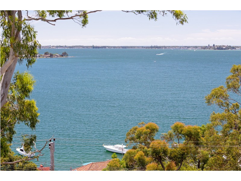 81 Sunlight Parade, Fishing Point NSW 2283