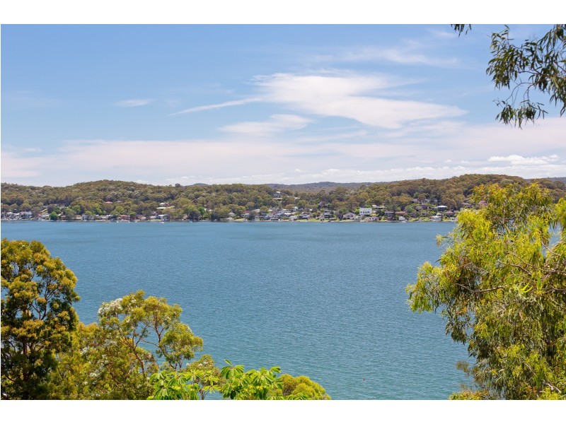 81 Sunlight Parade, Fishing Point NSW 2283