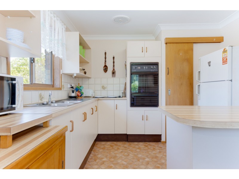 1 Angela Close, Carey Bay NSW 2283