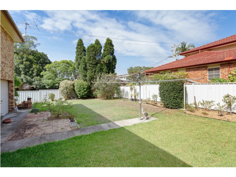 1 Angela Close, Carey Bay NSW 2283