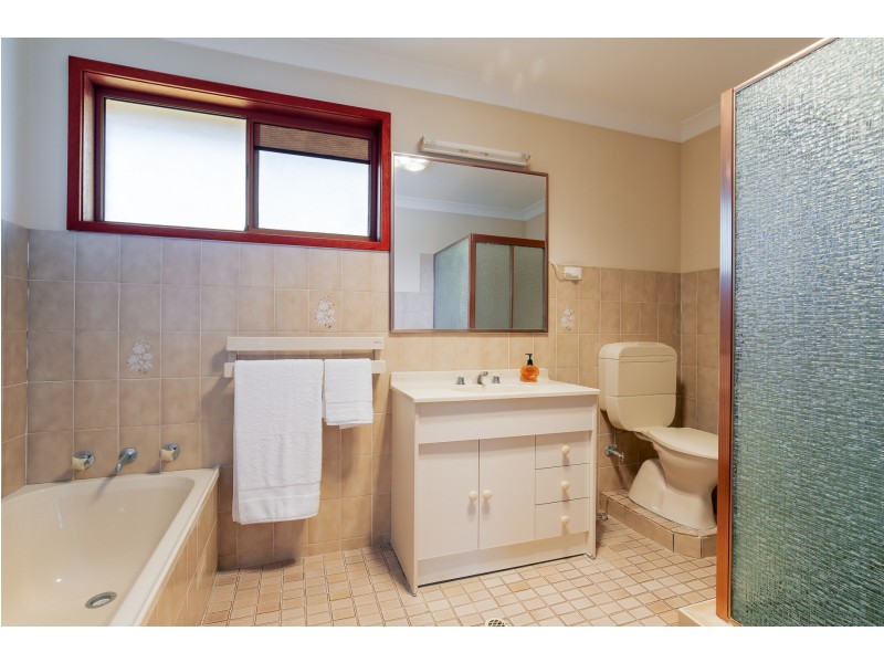 1 Angela Close, Carey Bay NSW 2283
