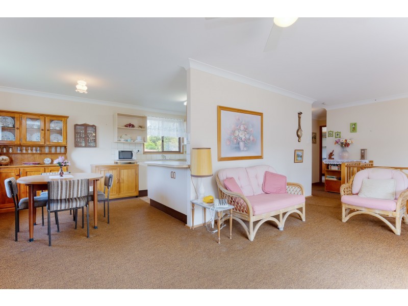 1 Angela Close, Carey Bay NSW 2283