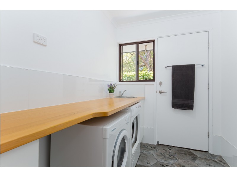 1 Lakeview Road, Kilaben Bay NSW 2283