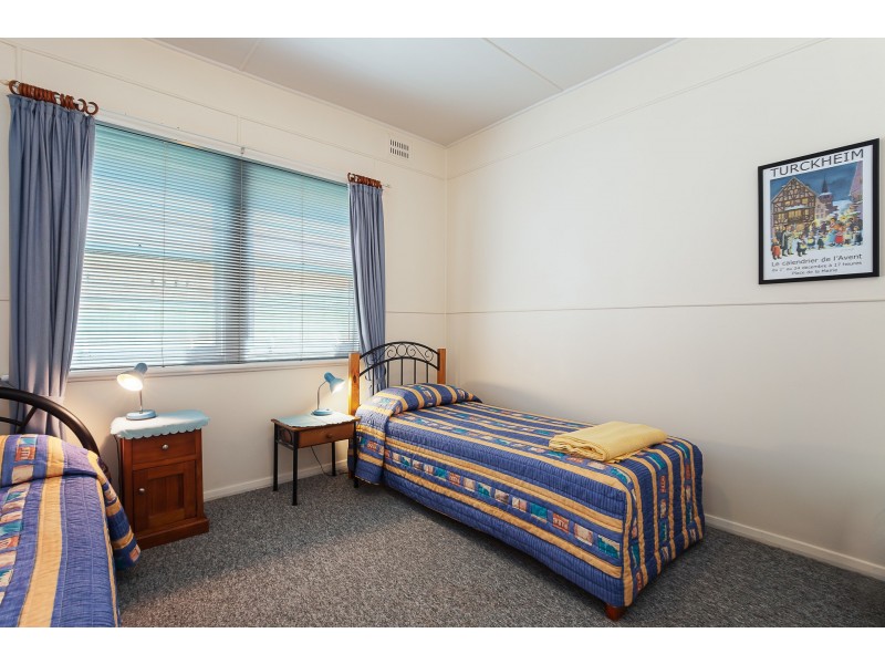 131 Bay Road, Bolton Point NSW 2283