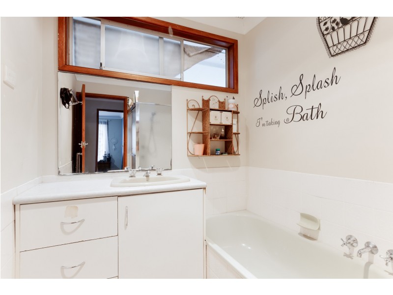 18 Carlisle Row, Fishing Point NSW 2283