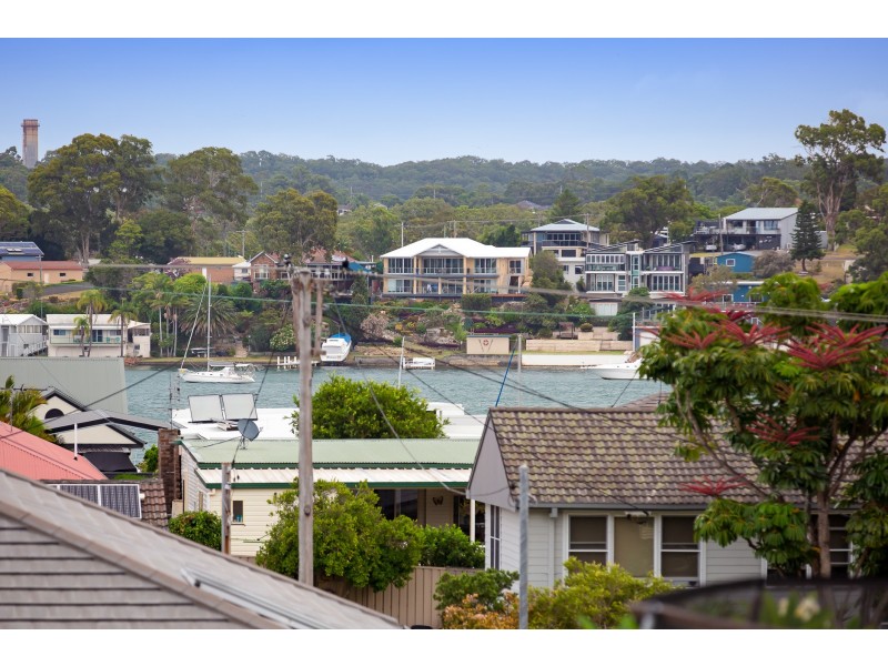 18 Carlisle Row, Fishing Point NSW 2283