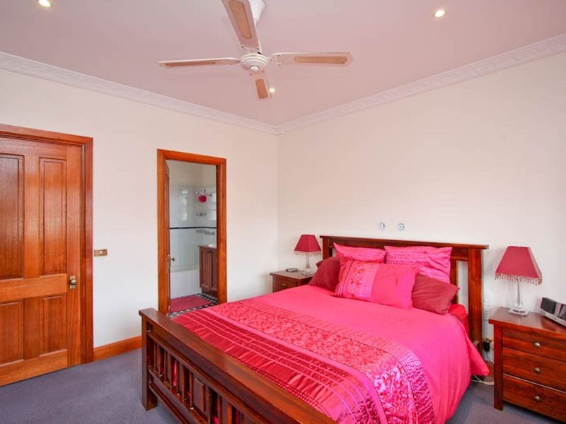 9 Boatmans Row, Eleebana NSW 2282